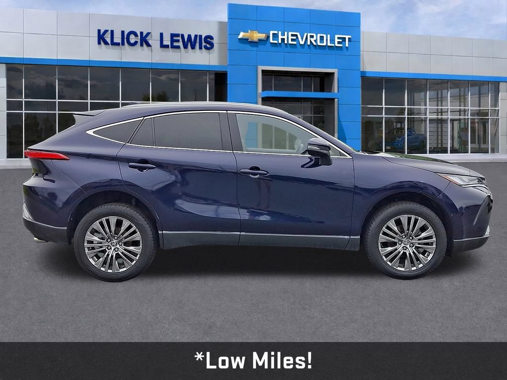 Used 2023 Toyota Venza XLE AWD/4WD image 9