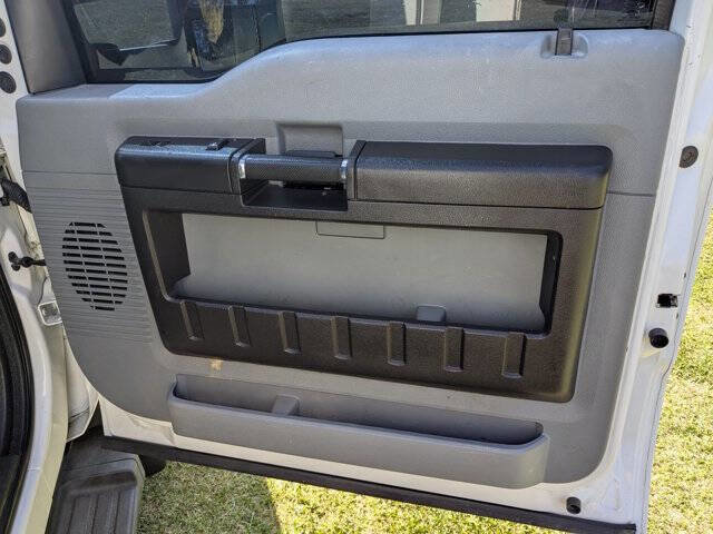 Used 2015 Ford F550 4x4 Regular Cab Super Duty image 26