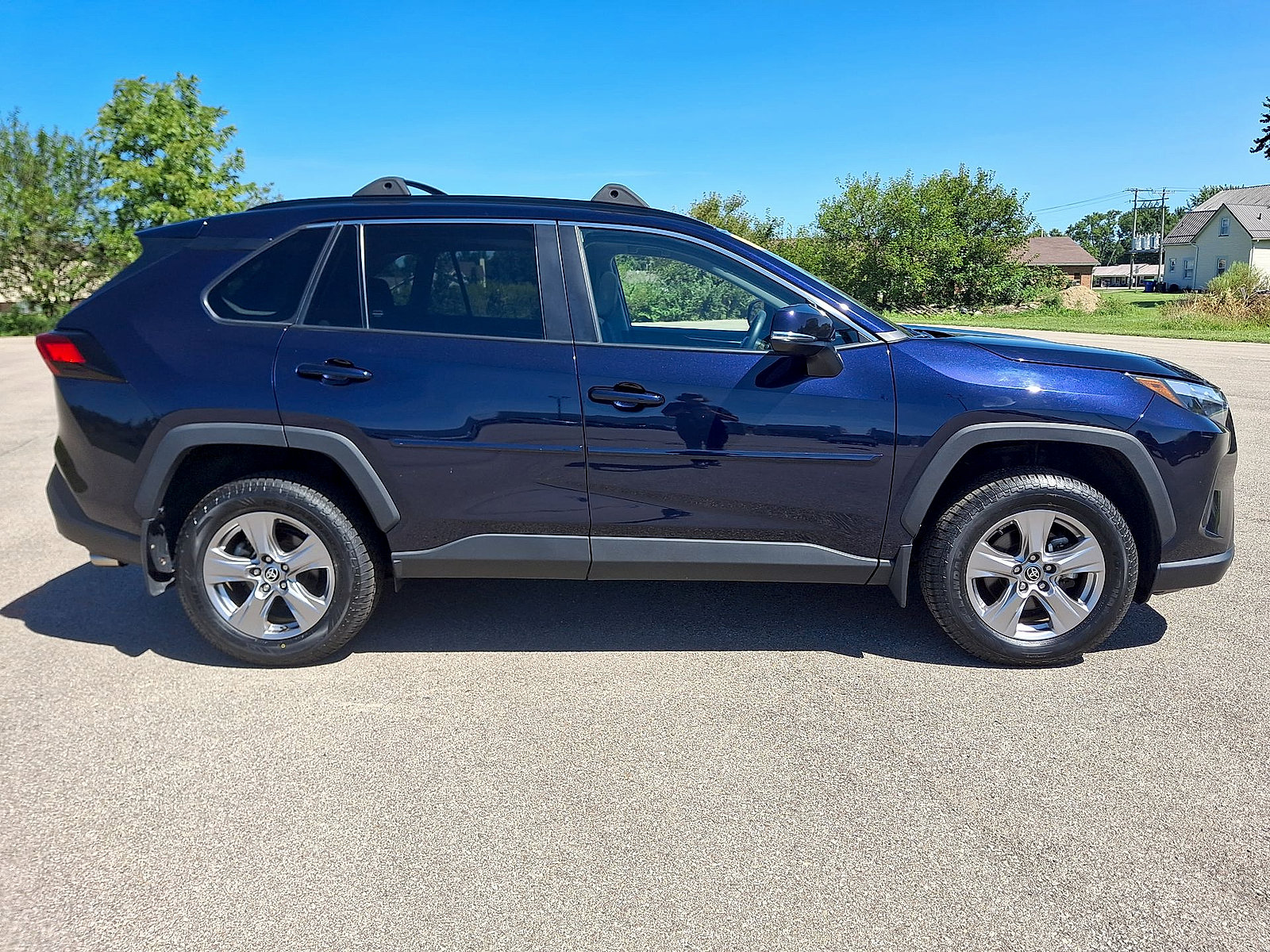 Used 2022 Toyota RAV4 XLE w/ Convenience Package FWD image 26