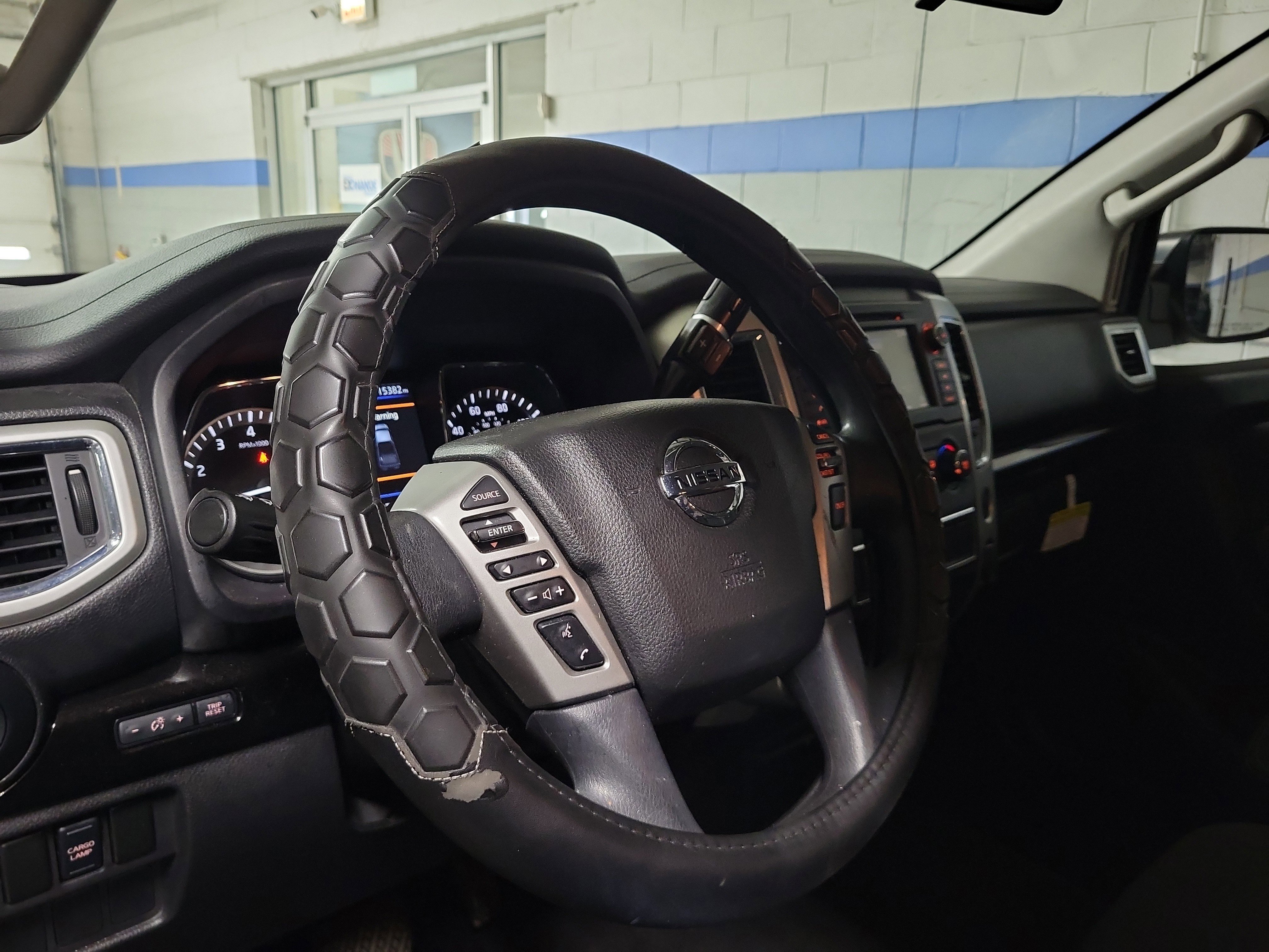 Used 2019 Nissan Titan SV image 15