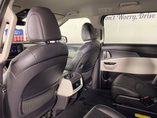 Used 2022 Kia Carnival LX image 15