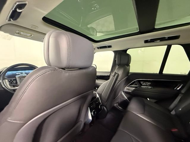 Used 2025 Land Rover Range Rover SE AWD/4WD image 24