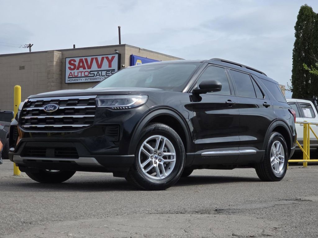 Used 2025 Ford Explorer Active RWD image 2