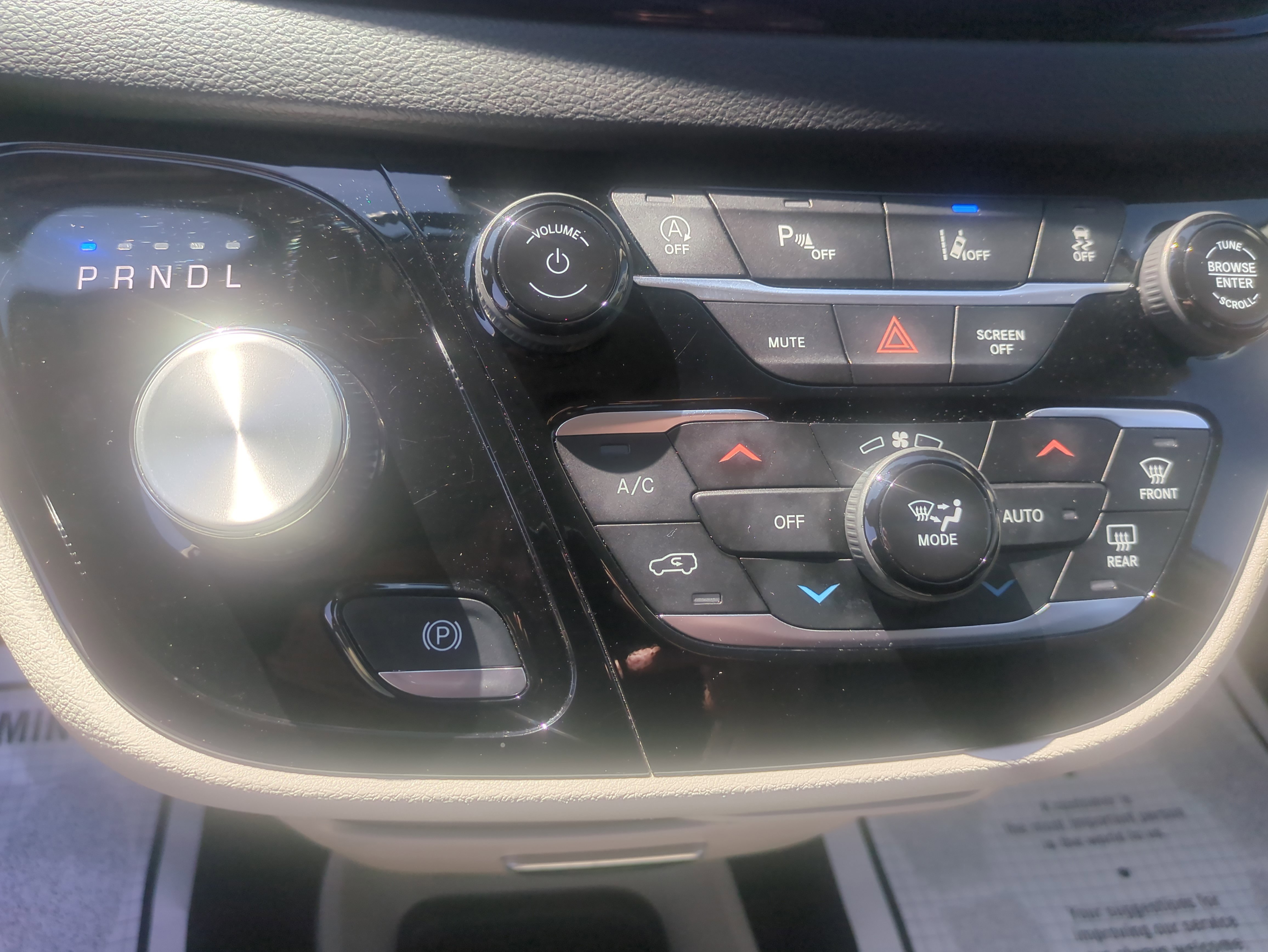 Used 2024 Chrysler Pacifica Touring-L FWD image 21