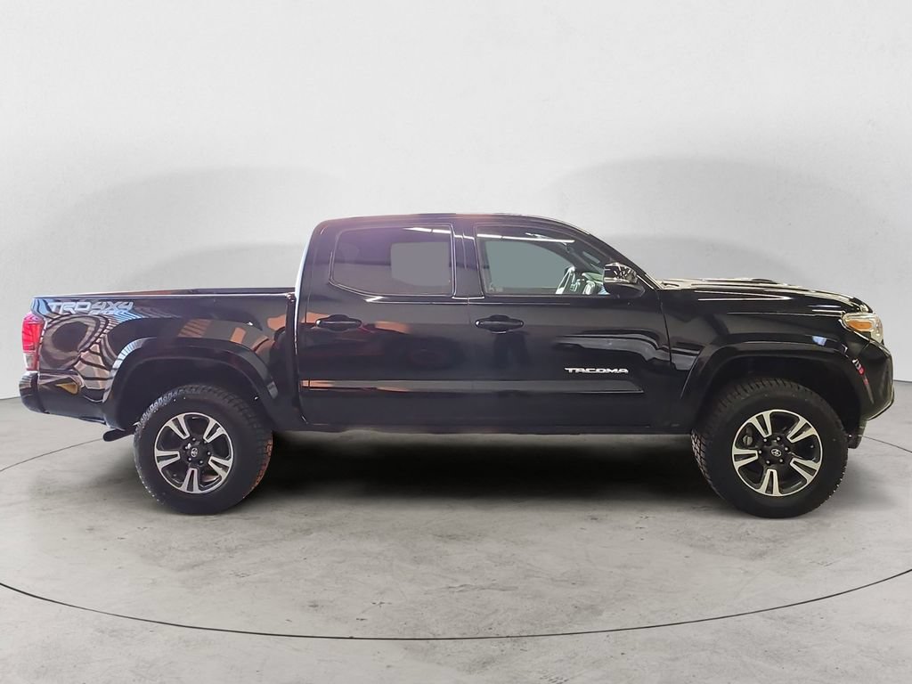 Used 2019 Toyota Tacoma TRD Sport AWD/4WD image 4