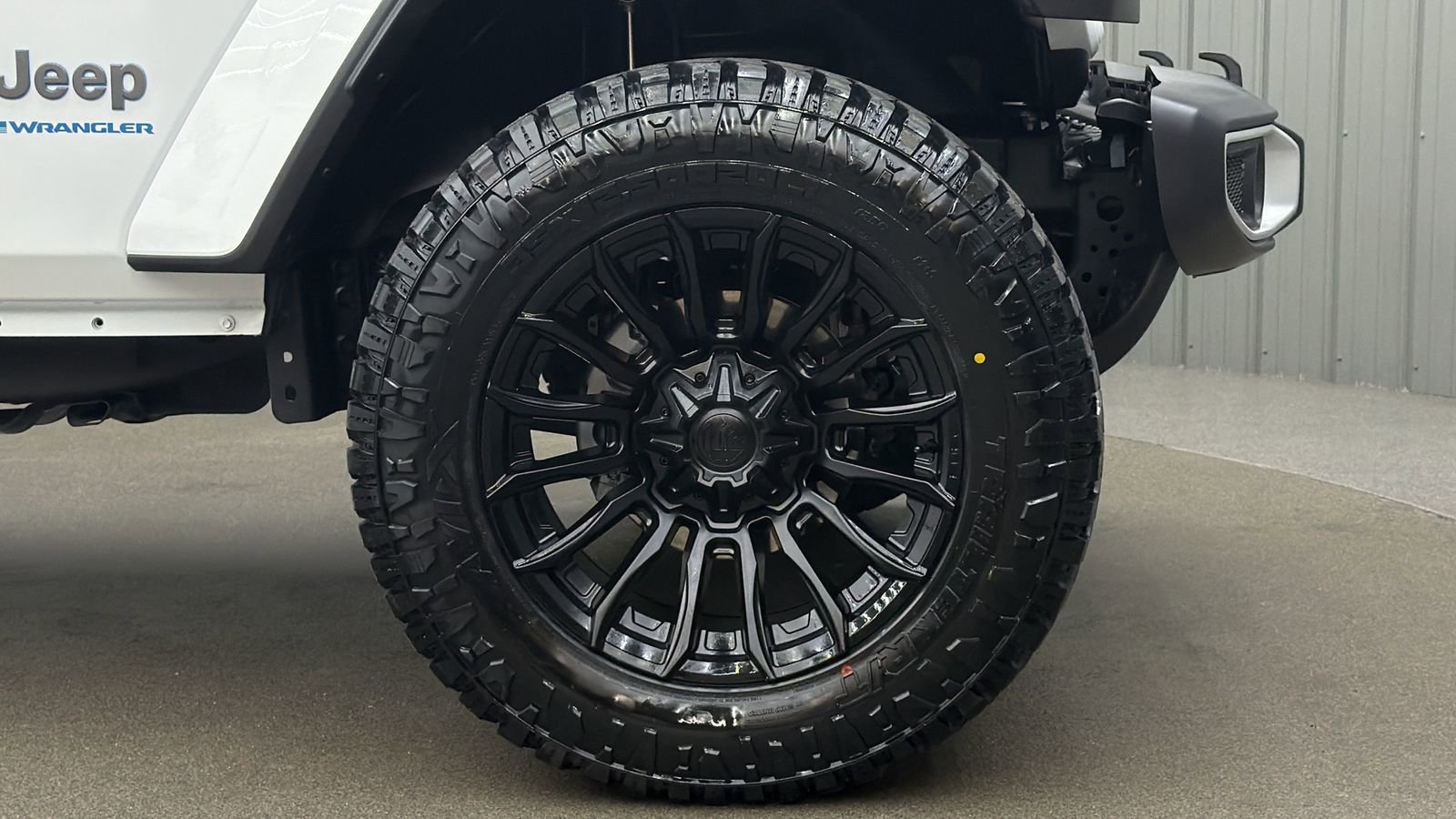 Used 2025 Jeep Wrangler Unlimited Sahara w/ Safety Group AWD/4WD image 9