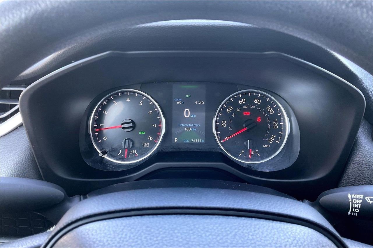 Used 2022 Toyota RAV4 XLE image 11