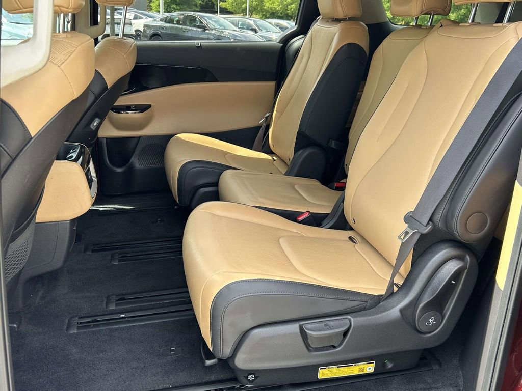 Used 2024 Kia Carnival EX FWD image 12
