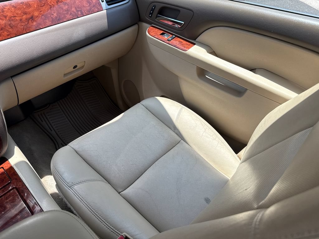 Used 2013 Chevrolet Suburban LTZ RWD image 17