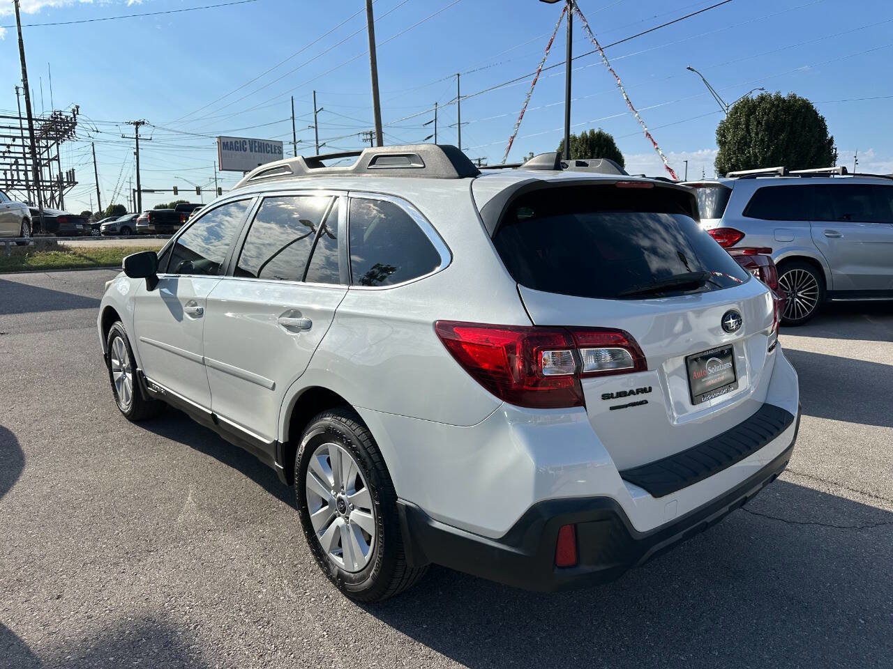 Used 2018 Subaru Outback 2.5i Premium image 3