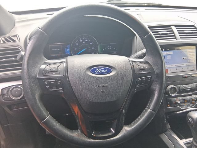Used 2019 Ford Explorer XLT w/ Equipment Group 202A AWD/4WD image 13