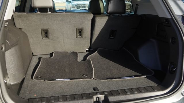 Used 2024 GMC Terrain SLT image 13