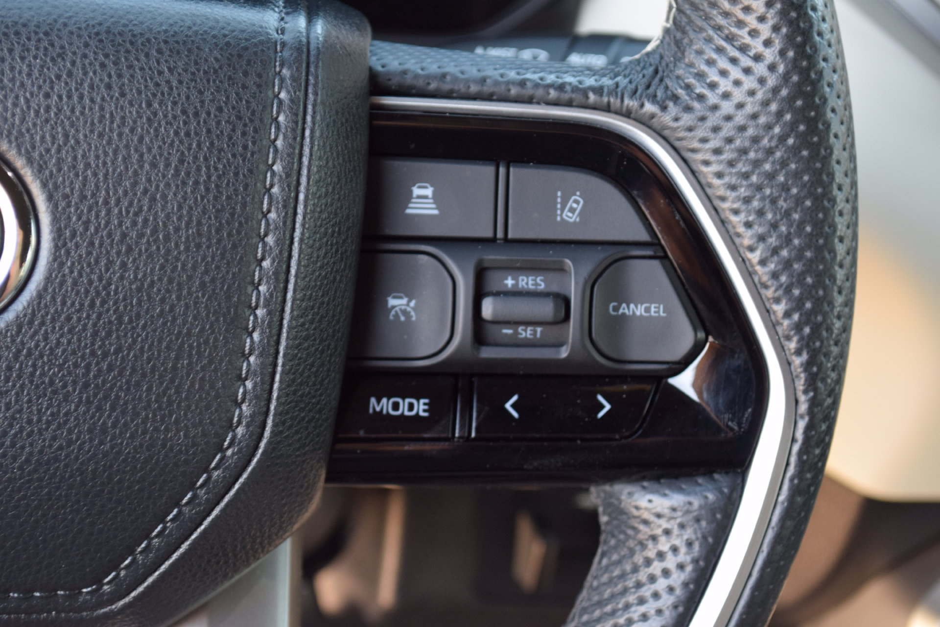 Used 2024 Toyota Sequoia Capstone AWD/4WD image 7