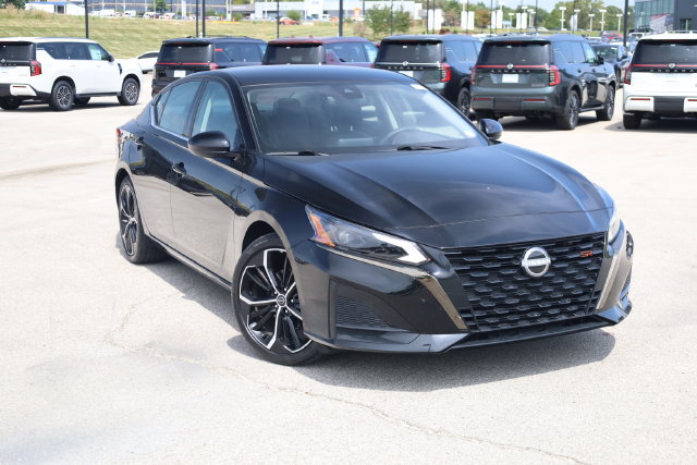 Certified 2025 Nissan Altima 2.5 SR FWD image 2