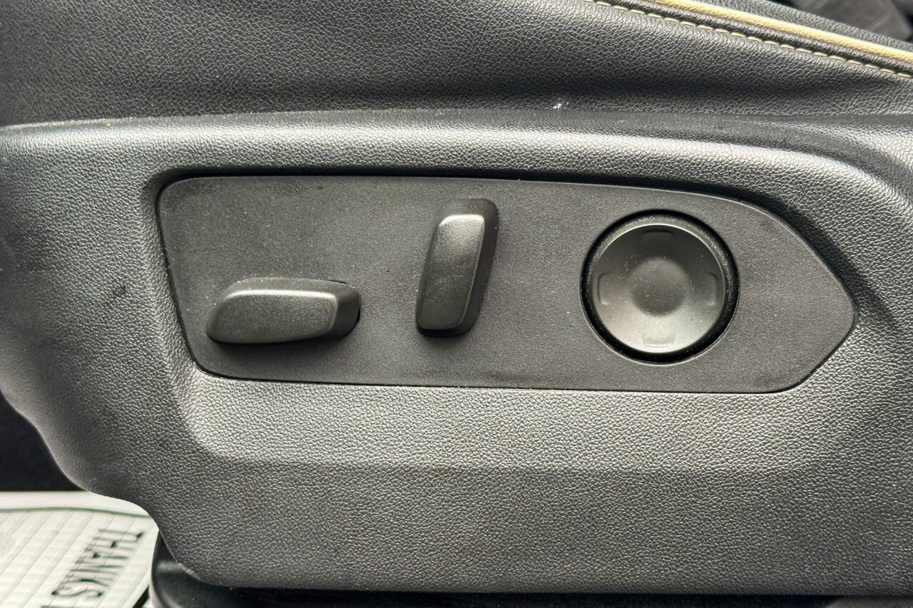 Used 2023 Chevrolet Suburban Premier image 25