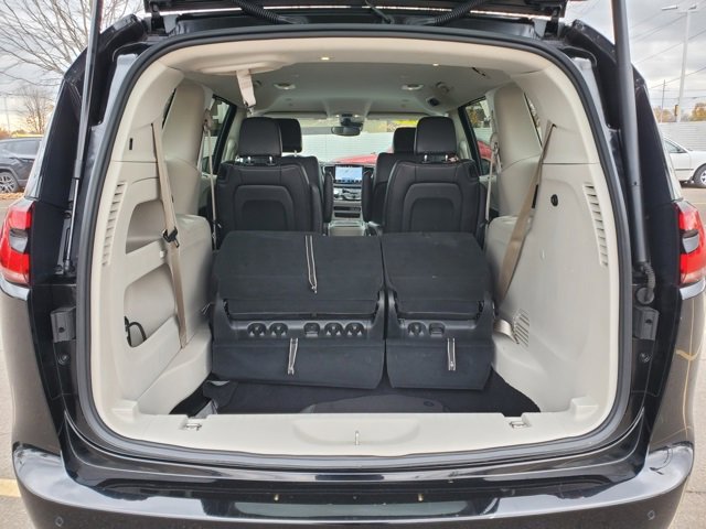 Certified 2024 Chrysler Pacifica Touring-L image 29