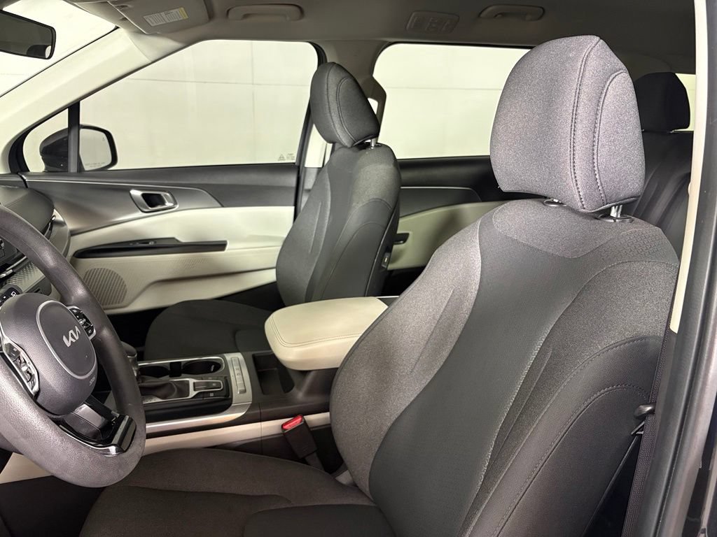 Used 2022 Kia Carnival LX FWD image 17
