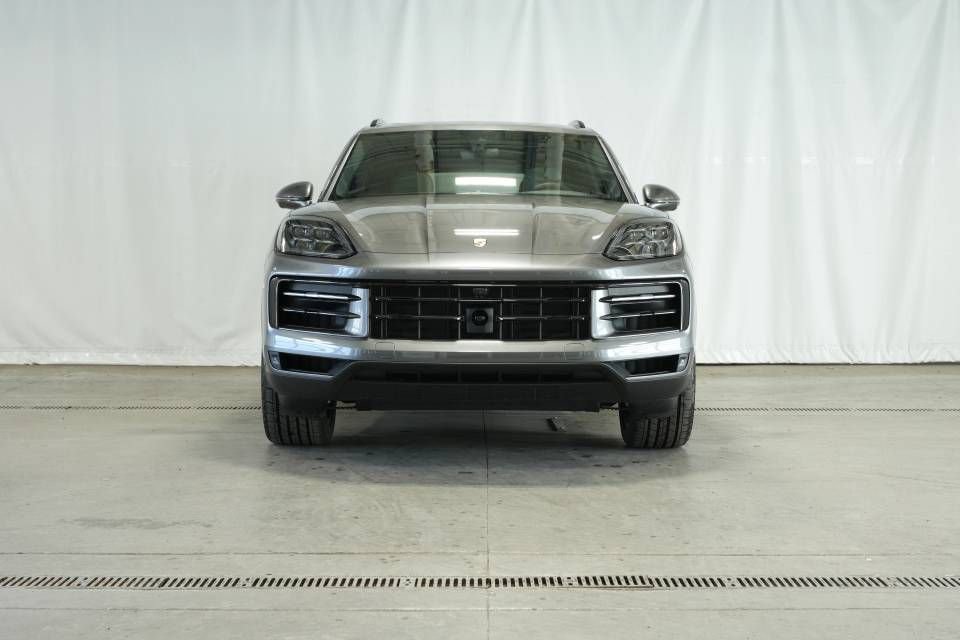 Certified 2025 Porsche Cayenne image 10
