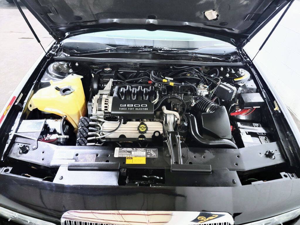 Used 1994 Buick Regal Custom FWD image 3