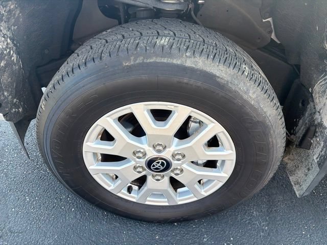 Used 2025 Toyota Tacoma SR5 AWD/4WD image 26