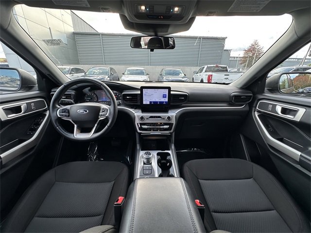 Certified 2022 Ford Explorer XLT image 3