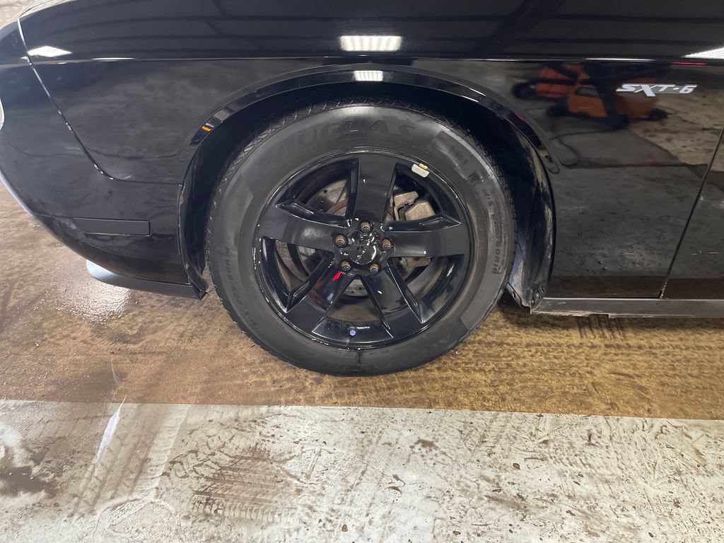 Used 2013 Dodge Challenger SXT RWD image 11