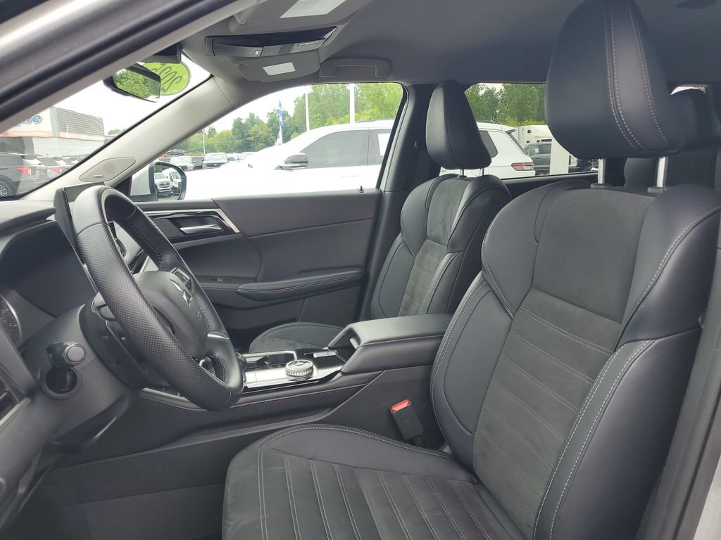 Used 2025 Mitsubishi Outlander SE AWD/4WD image 8