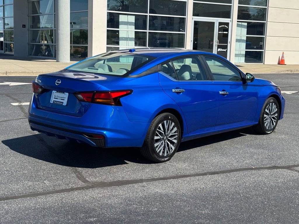 Used 2025 Nissan Altima 2.5 SV FWD image 3