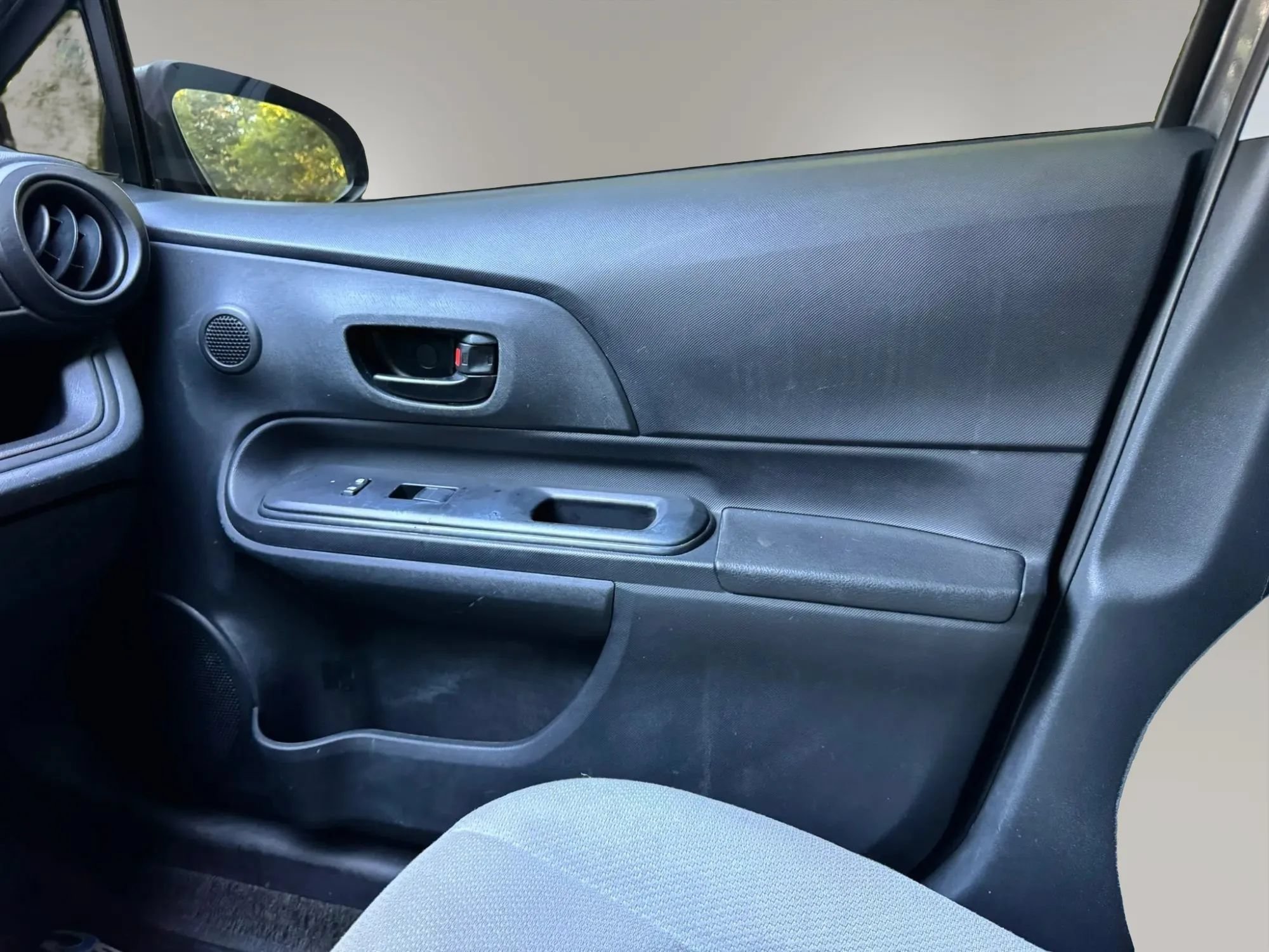 Used 2016 Toyota Prius C One FWD image 8