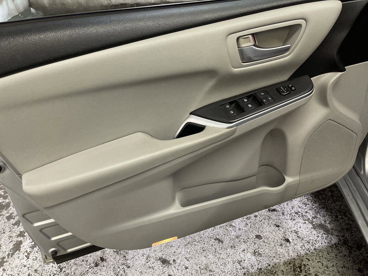 Used 2015 Toyota Camry LE FWD image 13