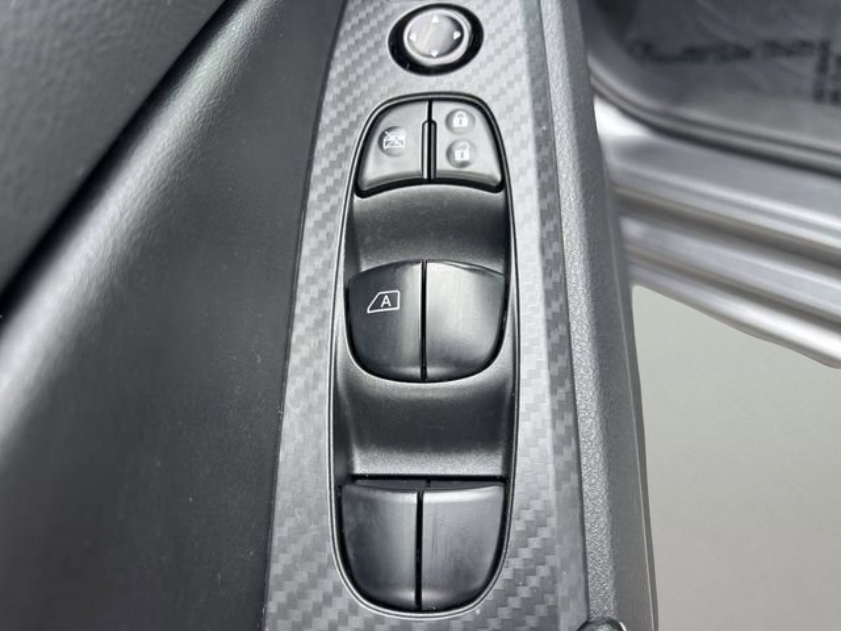 Used 2024 Nissan Altima 2.5 SV FWD image 14