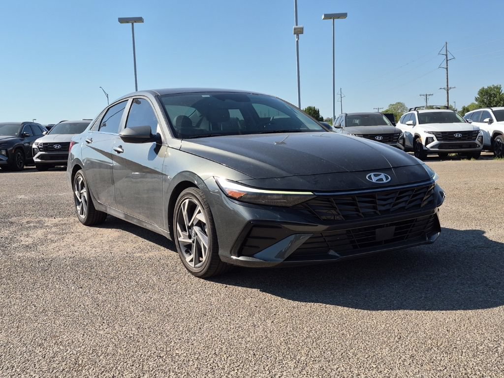 Used 2025 Hyundai Elantra Limited w/ Cargo Package FWD image 1