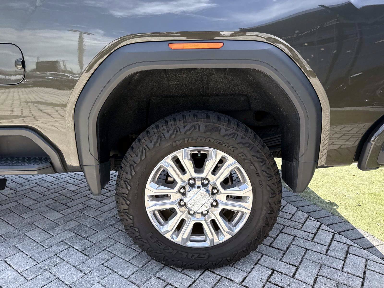 Used 2023 GMC Sierra 2500 Denali w/ Denali Ultimate Package AWD/4WD image 12