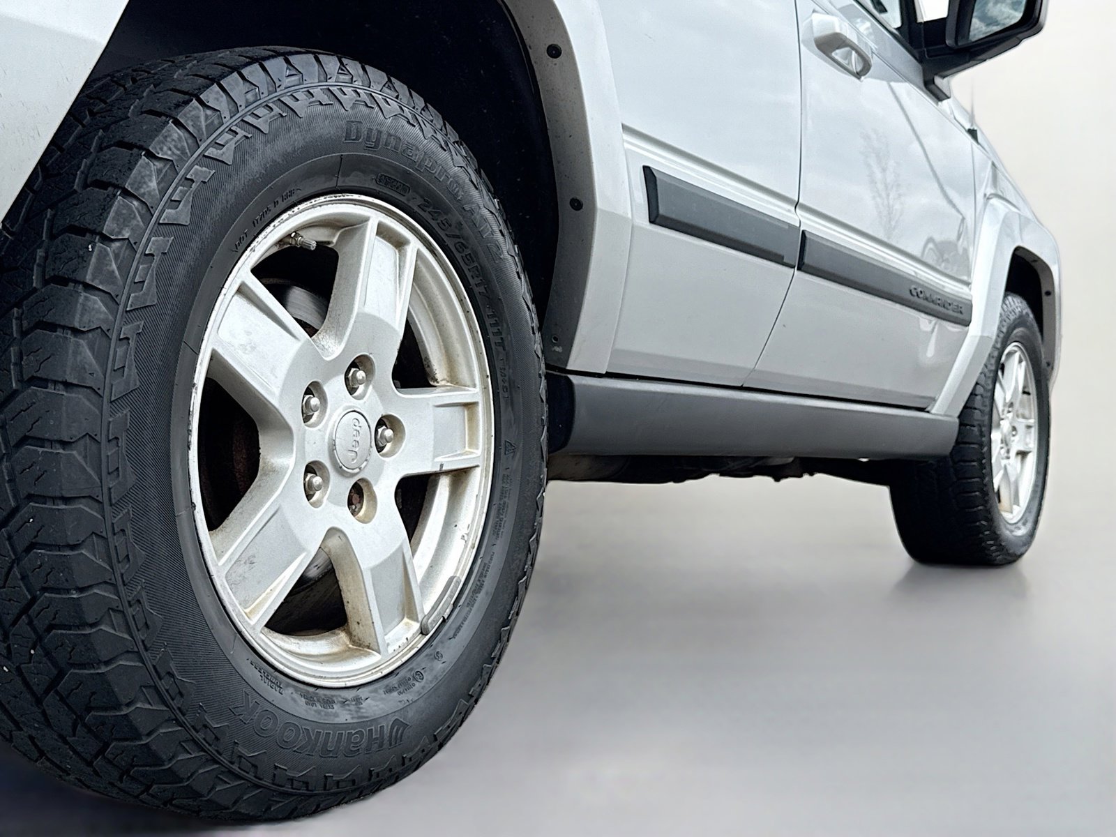 Used 2008 Jeep Commander Sport image 15