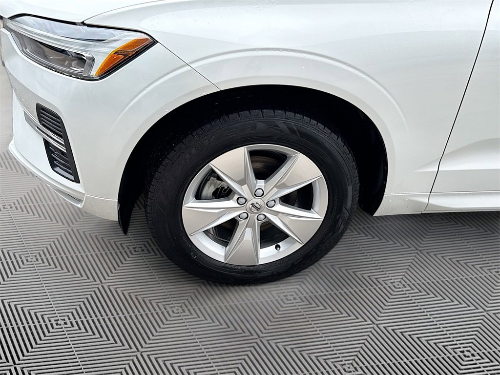 Used 2022 Volvo XC60 B5 Momentum image 35