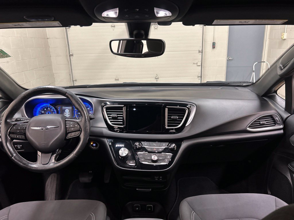 Used 2019 Chrysler Pacifica Touring Plus w/ S Appearance Package FWD image 20