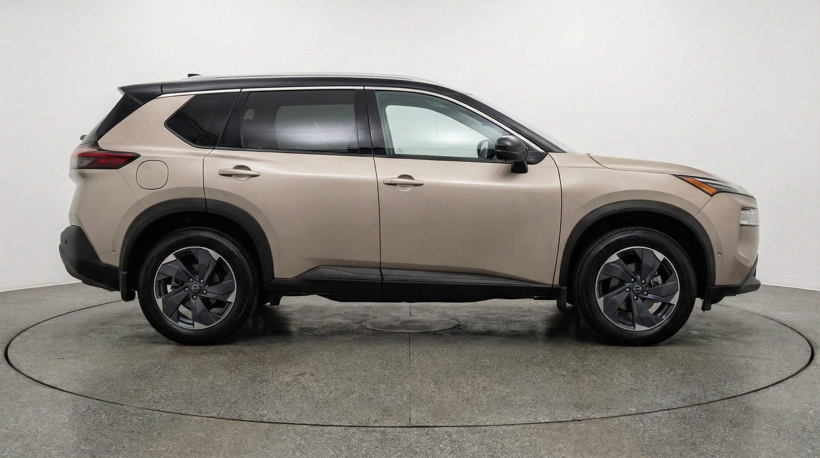 Used 2025 Nissan Rogue SV image 11