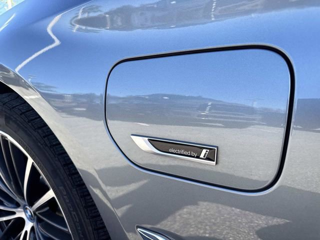 Used 2022 BMW 530e w/ Premium Package image 7