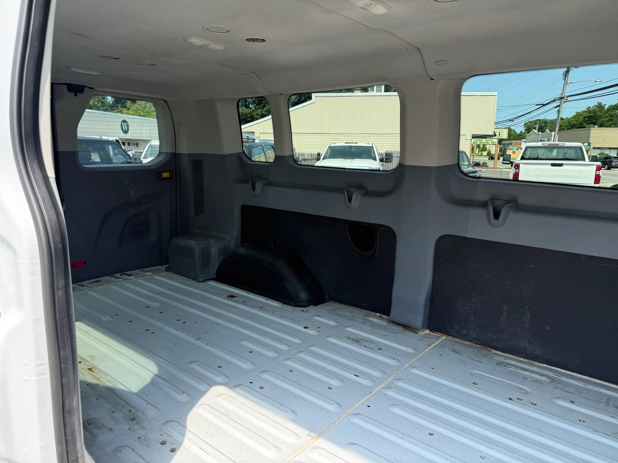 Used 2018 Ford Transit 350 XLT RWD image 11