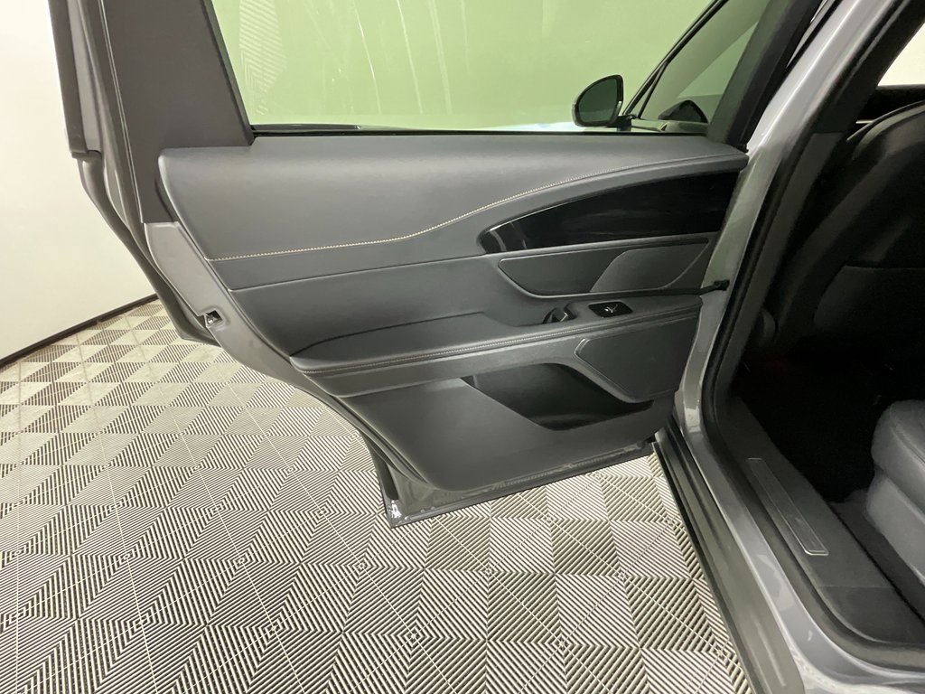 Used 2025 Lincoln Nautilus Premier w/ Jet Appearance Package image 24