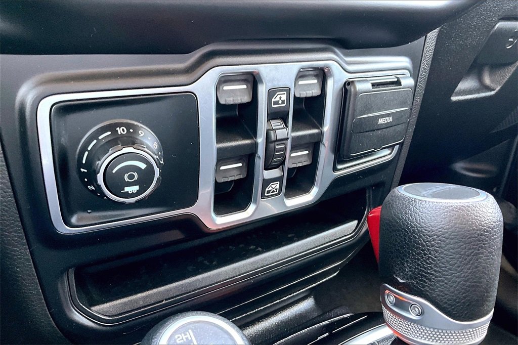 Used 2020 Jeep Gladiator Overland image 25