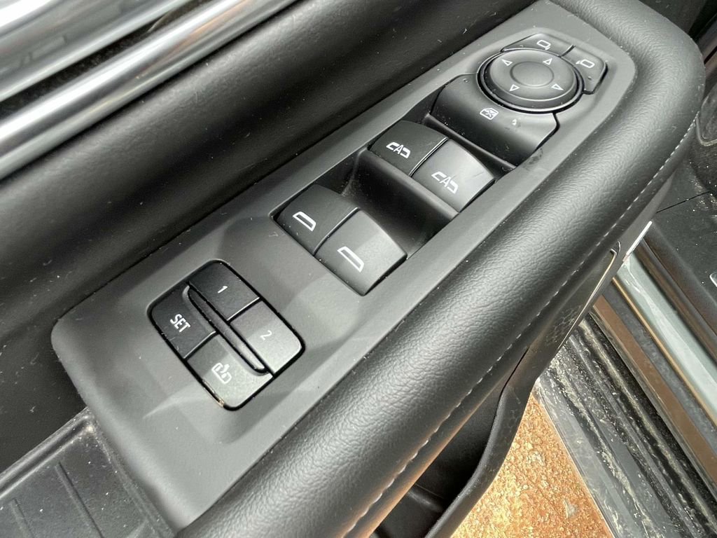 Used 2023 Chevrolet Suburban LT image 14