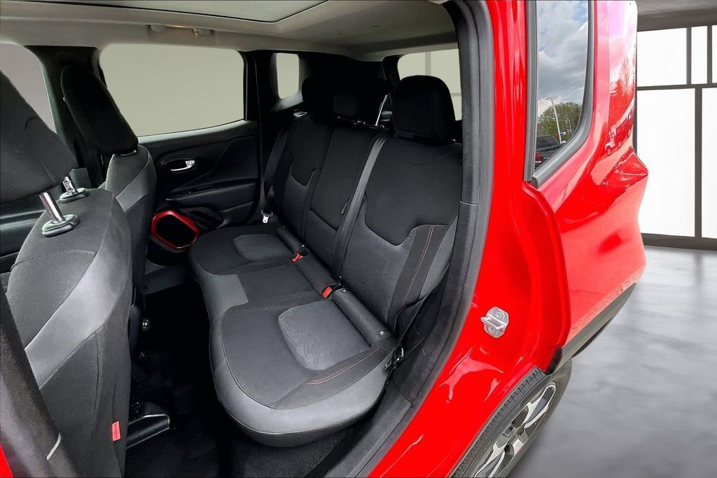 Used 2019 Jeep Renegade Trailhawk w/ UConnect 8.4 Nav Group AWD/4WD image 28