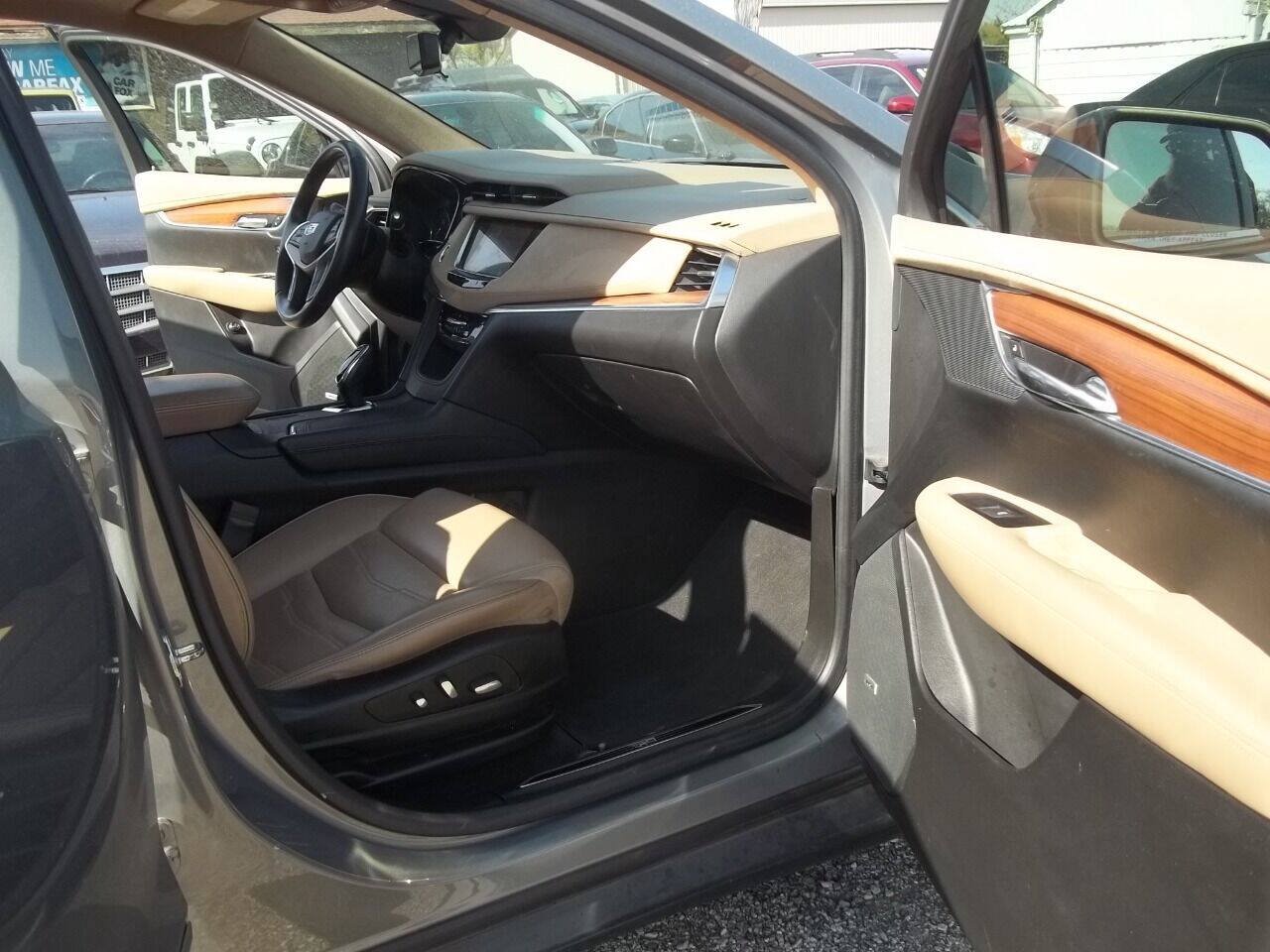 Used 2017 Cadillac XT5 Platinum AWD/4WD image 9