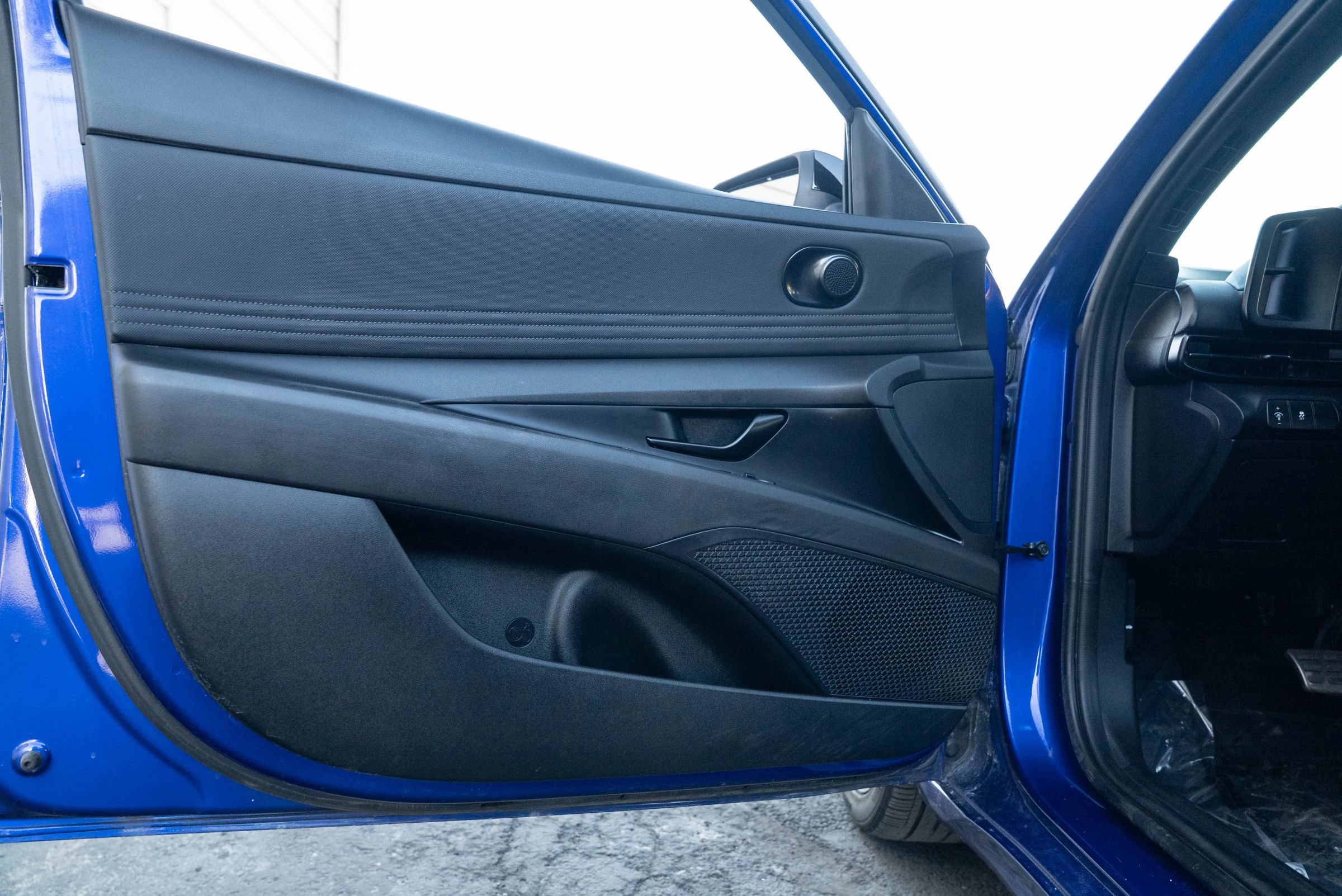 Used 2025 Hyundai Elantra Sport w/ Cargo Package FWD image 22