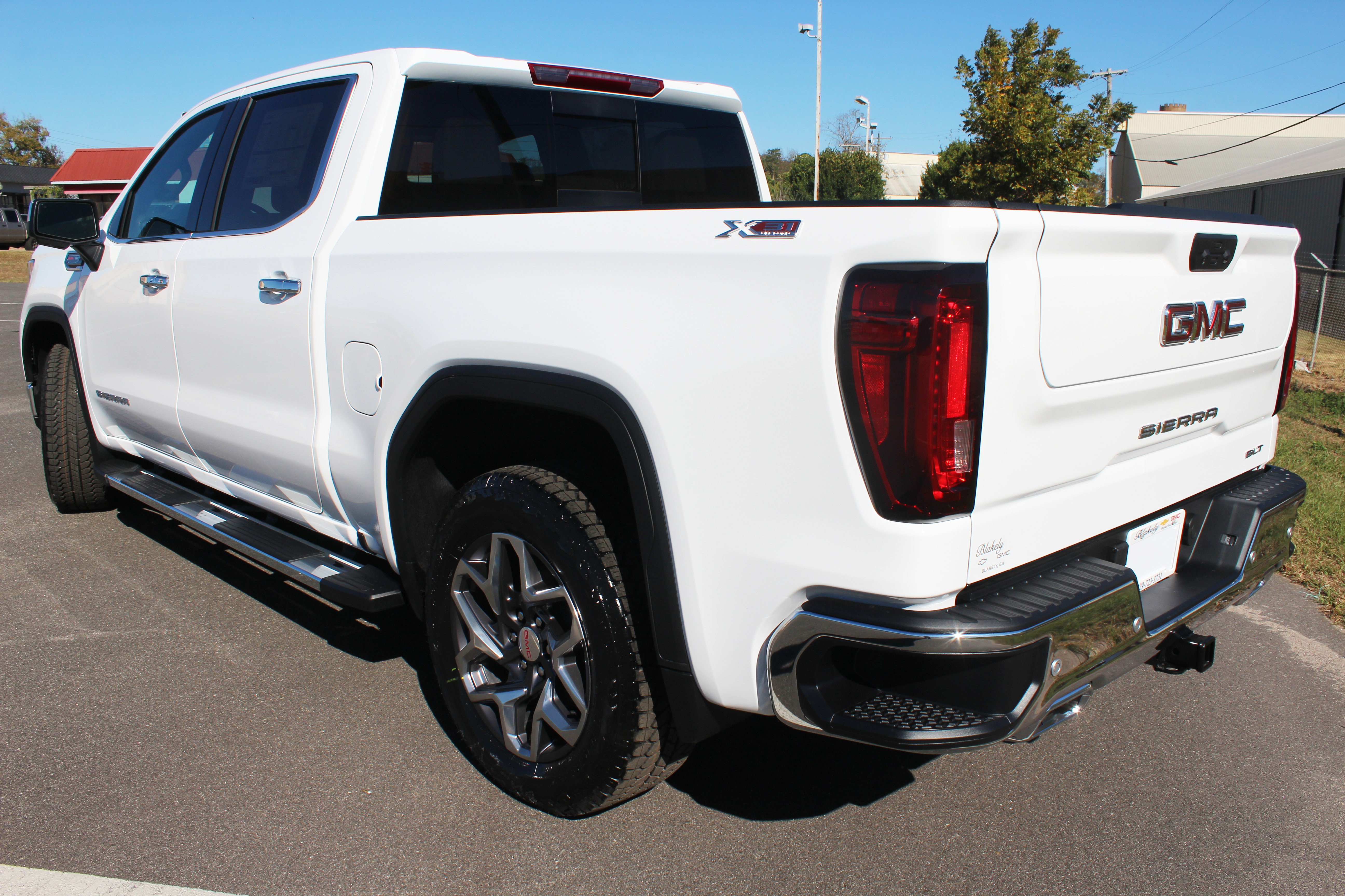 New 2026 GMC Sierra 1500 SLT image 19