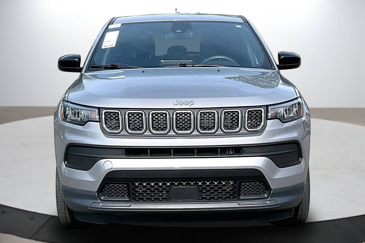 Used 2023 Jeep Compass Sport AWD/4WD image 3