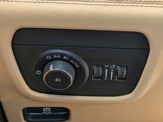 New 2026 Jeep Grand Cherokee L Summit w/ Obsidian Package AWD/4WD image 26