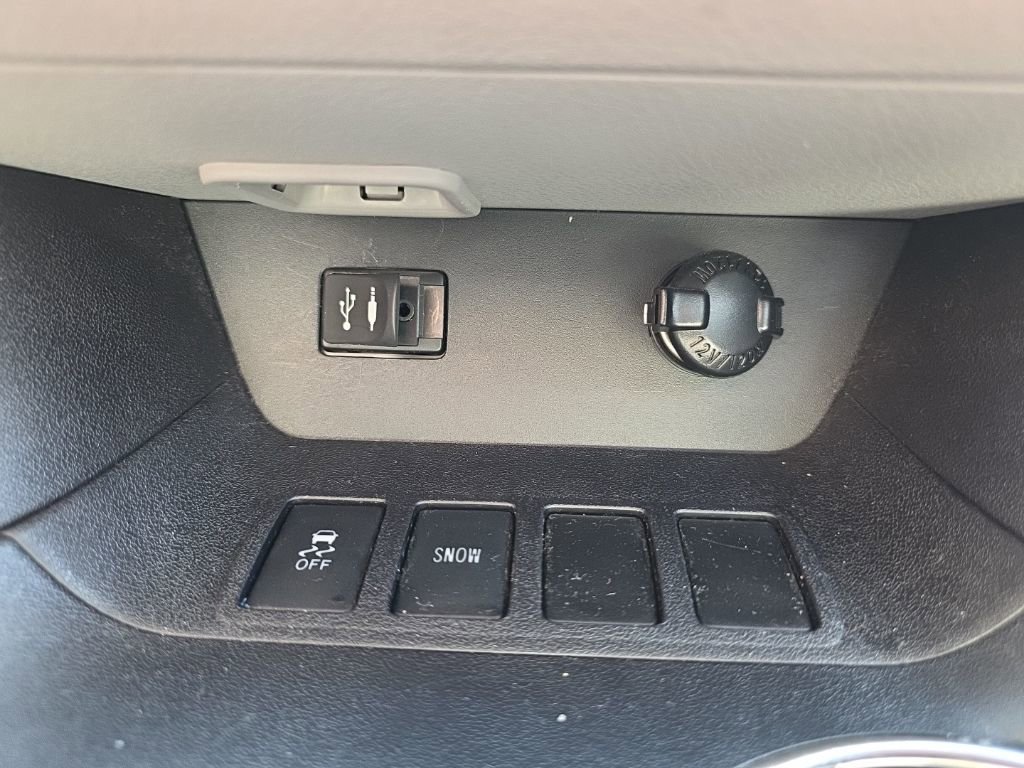 Used 2014 Toyota Highlander LE image 22