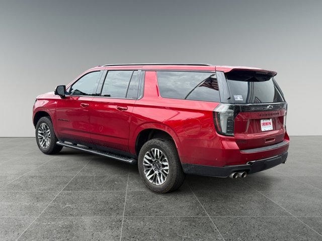 Used 2025 Chevrolet Suburban Z71 w/ Comfort Package AWD/4WD image 3